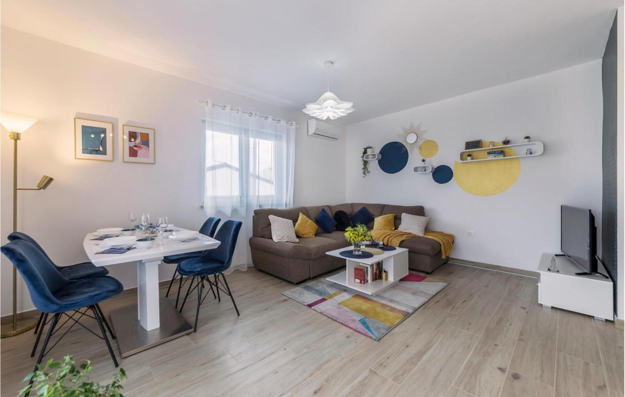 1 Bedroom Amazing Apartment In Peroj Exterior photo