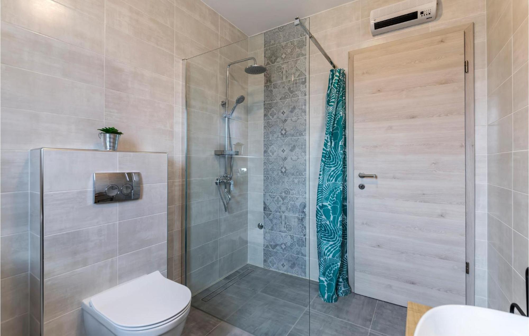 1 Bedroom Amazing Apartment In Peroj Exterior photo