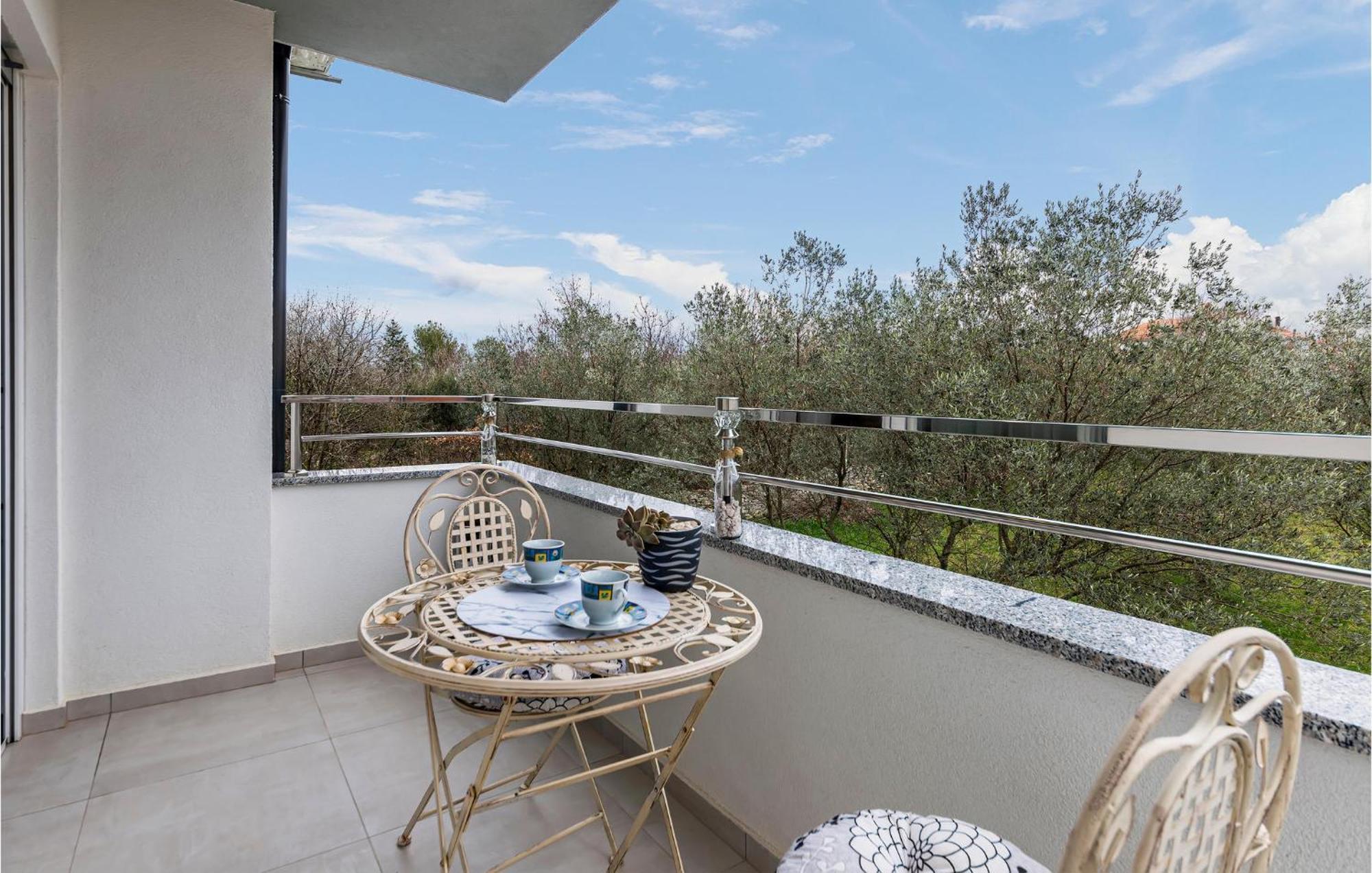 1 Bedroom Amazing Apartment In Peroj Exterior photo